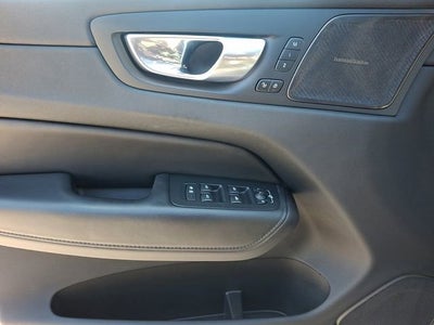 2023 Volvo XC60 Plus Dark Theme