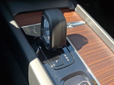 2023 Volvo XC60 Plus Dark Theme