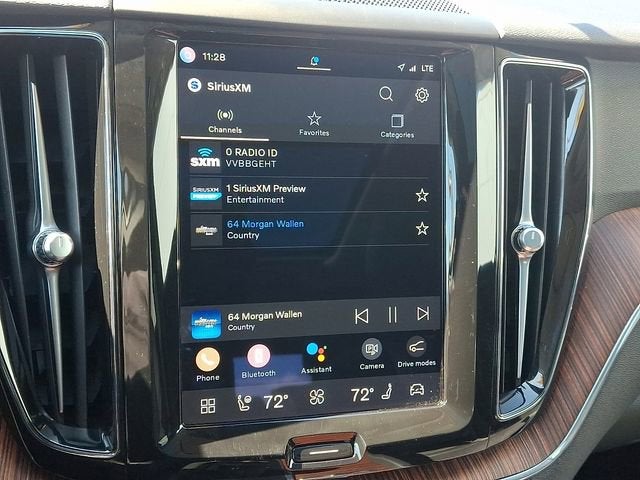 2023 Volvo XC60 Plus Dark Theme