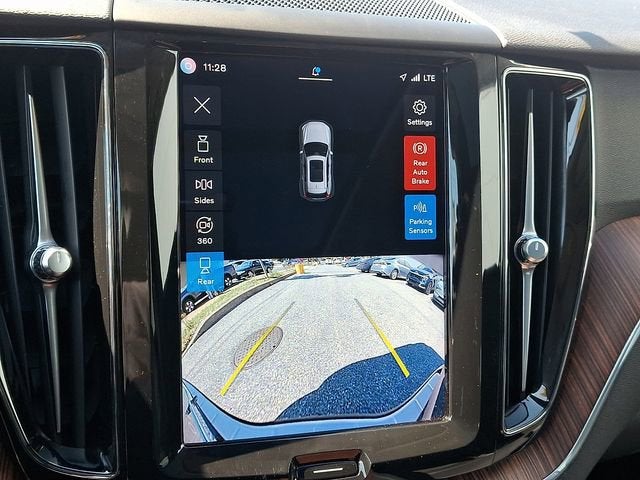 2023 Volvo XC60 Plus Dark Theme