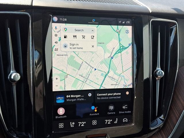 2023 Volvo XC60 Plus Dark Theme