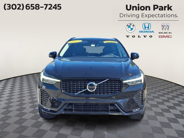 2023 Volvo XC60 Plus Dark Theme