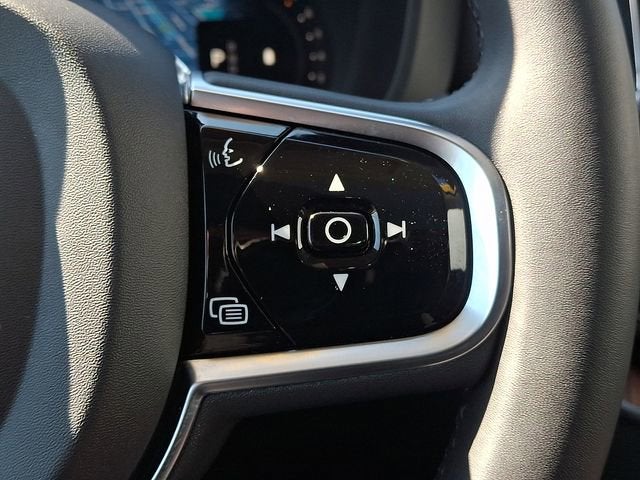 2023 Volvo XC60 Plus Dark Theme