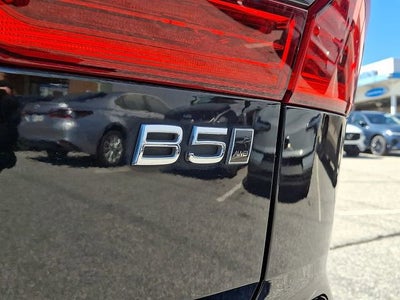 2023 Volvo XC60 Plus Dark Theme