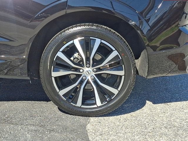 2023 Volvo XC60 Plus Dark Theme