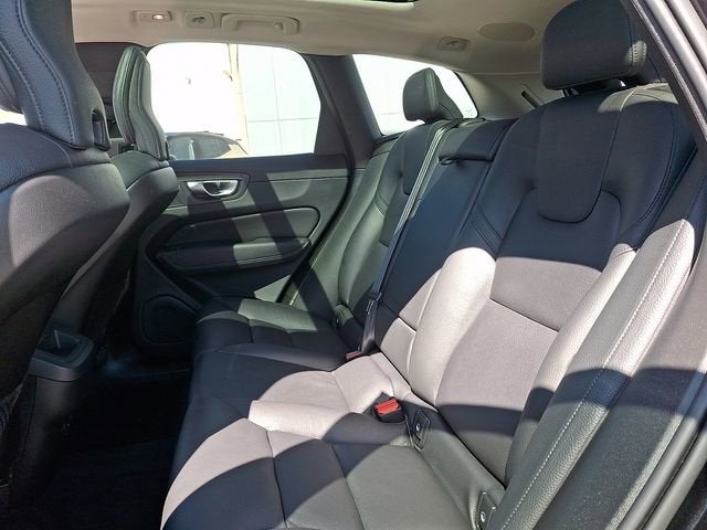 2023 Volvo XC60 Plus Dark Theme