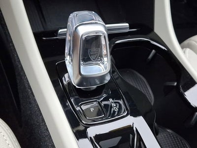 2023 Volvo XC40 Plus Bright Theme