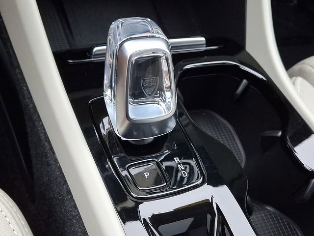 2023 Volvo XC40 Plus Bright Theme