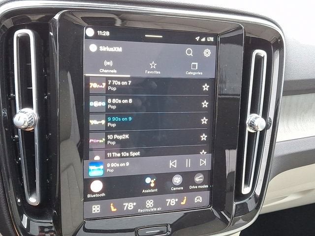 2023 Volvo XC40 Plus Bright Theme