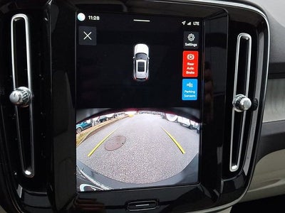 2023 Volvo XC40 Plus Bright Theme