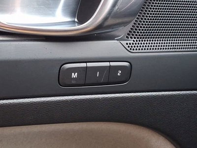 2023 Volvo XC40 Plus Bright Theme