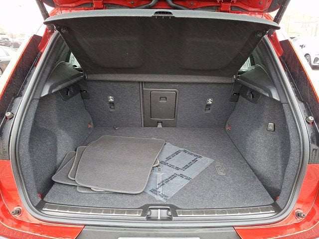 2023 Volvo XC40 Plus Bright Theme