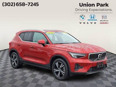 2023 Volvo XC40 Plus Bright Theme