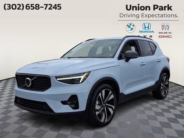 2024 Volvo XC40 Plus Dark Theme