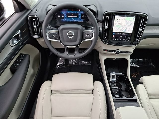 2024 Volvo XC40 Plus Dark Theme