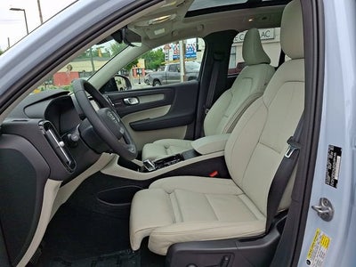 2024 Volvo XC40 Plus Dark Theme
