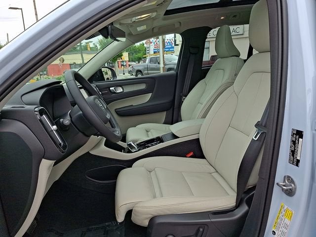 2024 Volvo XC40 Plus Dark Theme