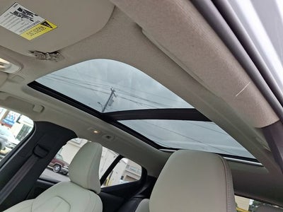 2024 Volvo XC40 Plus Dark Theme