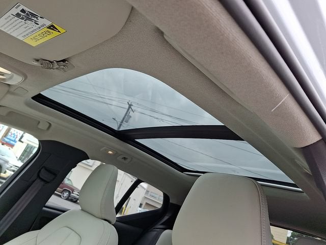 2024 Volvo XC40 Plus Dark Theme