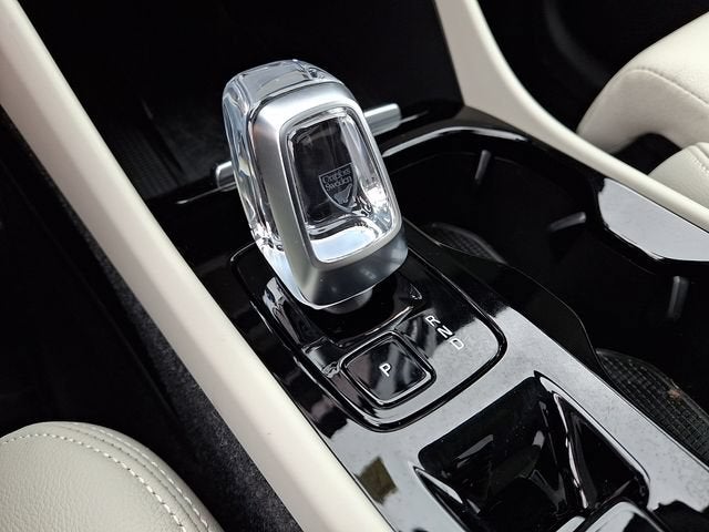 2024 Volvo XC40 Plus Dark Theme
