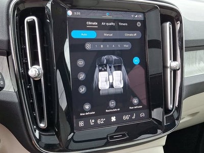 2024 Volvo XC40 Plus Dark Theme