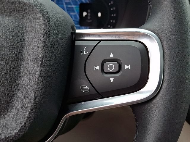 2024 Volvo XC40 Plus Dark Theme