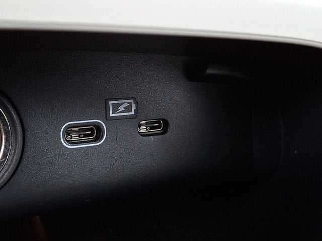 2024 Volvo XC40 Plus Dark Theme