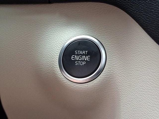 2024 Volvo XC40 Plus Dark Theme
