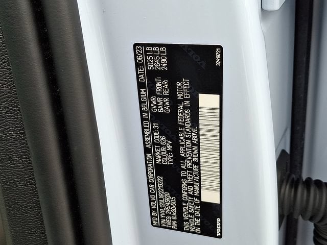2024 Volvo XC40 Plus Dark Theme