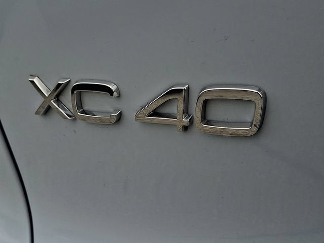 2024 Volvo XC40 Plus Dark Theme