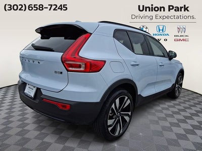 2024 Volvo XC40 Plus Dark Theme
