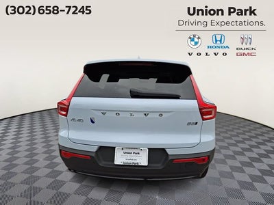 2024 Volvo XC40 Plus Dark Theme