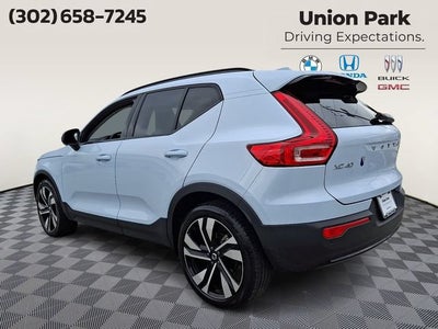2024 Volvo XC40 Plus Dark Theme