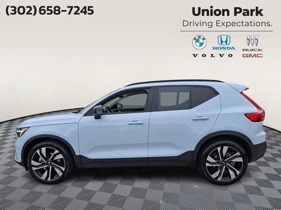 2024 Volvo XC40 Plus Dark Theme
