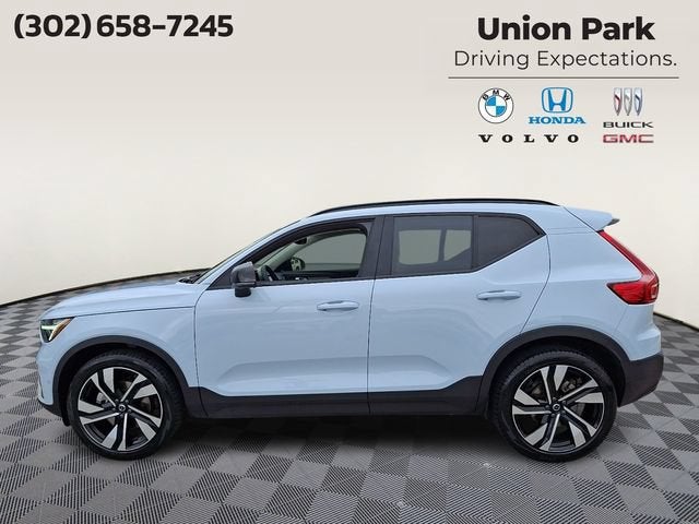 2024 Volvo XC40 Plus Dark Theme