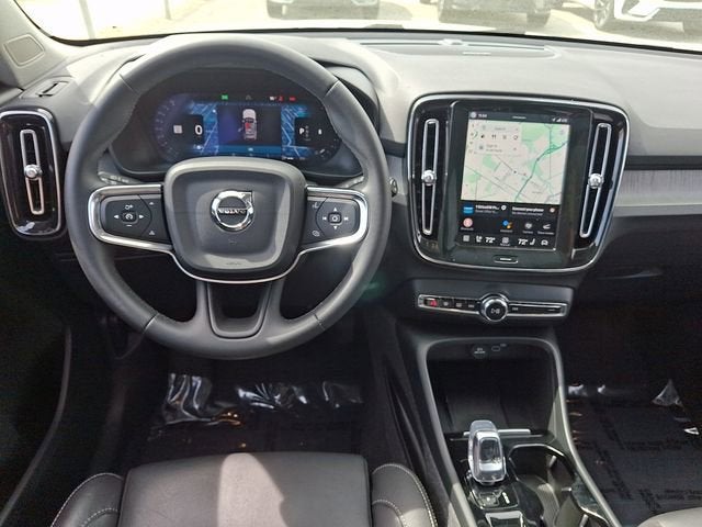 2024 Volvo XC40 Ultimate Dark Theme