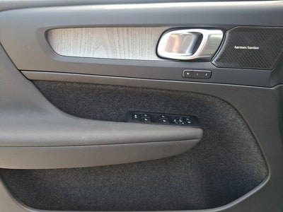 2024 Volvo XC40 Ultimate Dark Theme