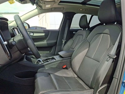 2024 Volvo XC40 Ultimate Dark Theme