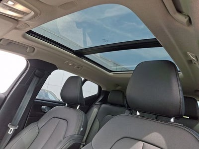 2024 Volvo XC40 Ultimate Dark Theme