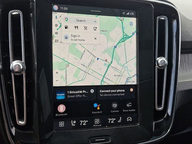 2024 Volvo XC40 Ultimate Dark Theme