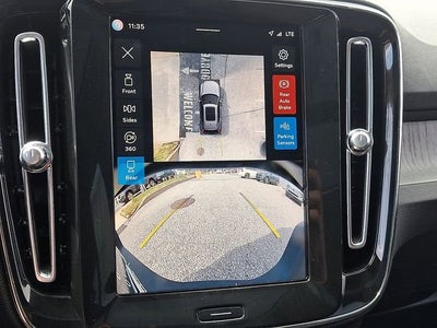 2024 Volvo XC40 Ultimate Dark Theme