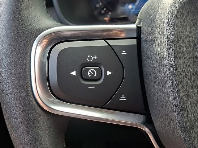 2024 Volvo XC40 Ultimate Dark Theme