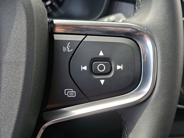 2024 Volvo XC40 Ultimate Dark Theme