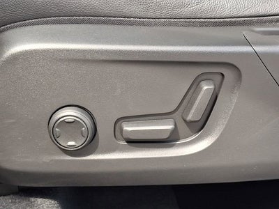 2024 Volvo XC40 Ultimate Dark Theme