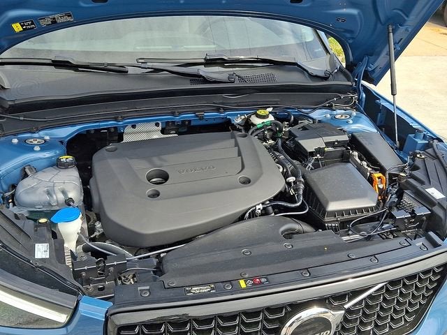 2024 Volvo XC40 Ultimate Dark Theme