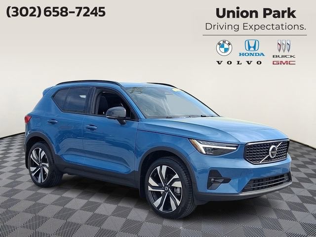 2024 Volvo XC40 Ultimate Dark Theme
