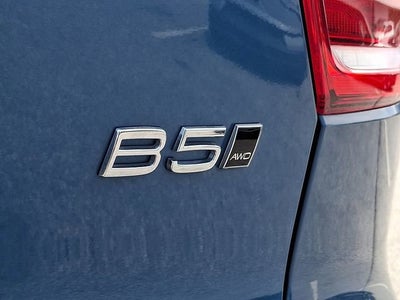 2024 Volvo XC40 Ultimate Dark Theme