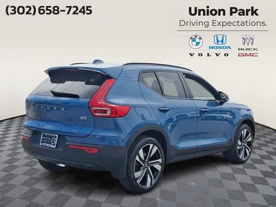 2024 Volvo XC40 Ultimate Dark Theme