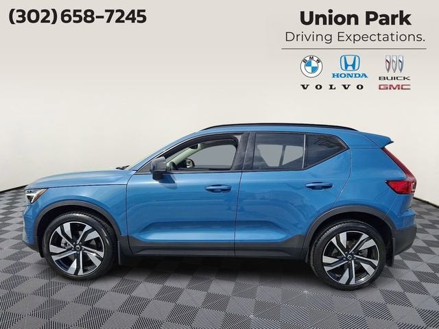 2024 Volvo XC40 Ultimate Dark Theme