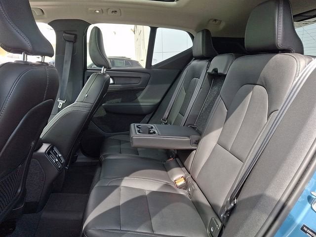 2024 Volvo XC40 Ultimate Dark Theme